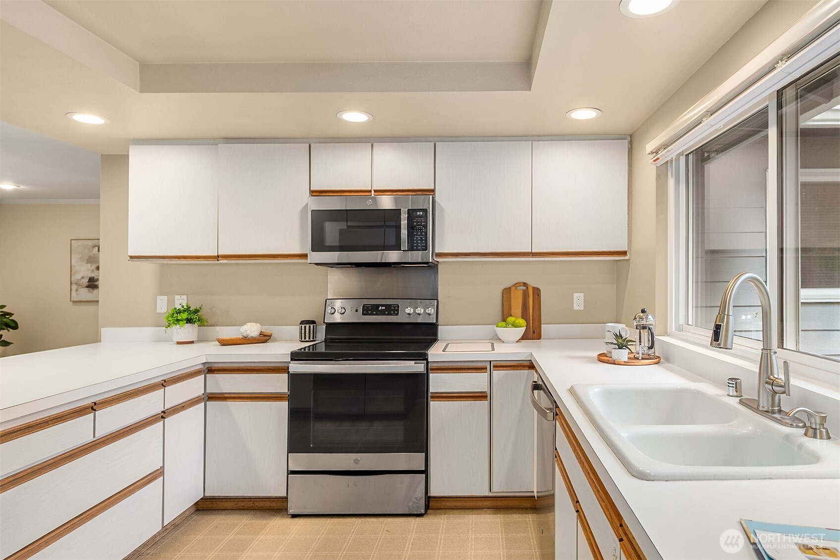 14714 NE 10th Street , Bellevue, WA 98007