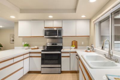 14714 NE 10th Street , Bellevue, WA 98007 - Photo 12