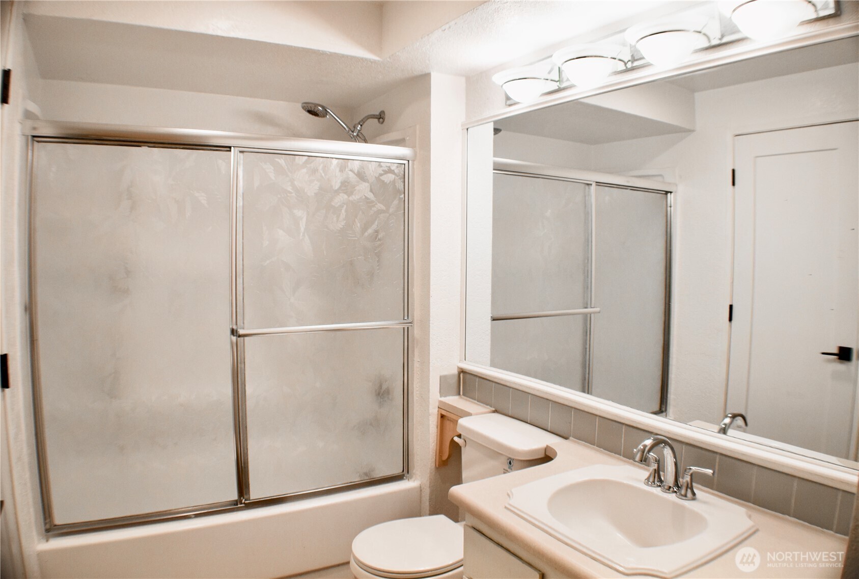 25120 98th Place S #A105, Kent, WA 98030