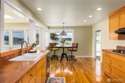 2010 9th Street , Anacortes, WA 98221 - Photo 28