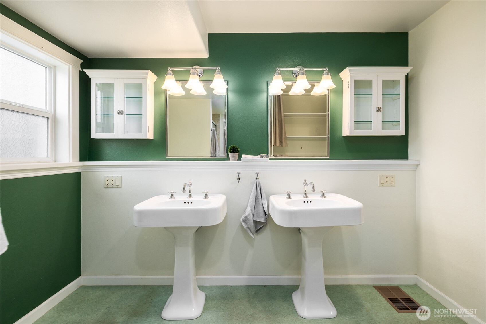 2010 9th Street , Anacortes, WA 98221