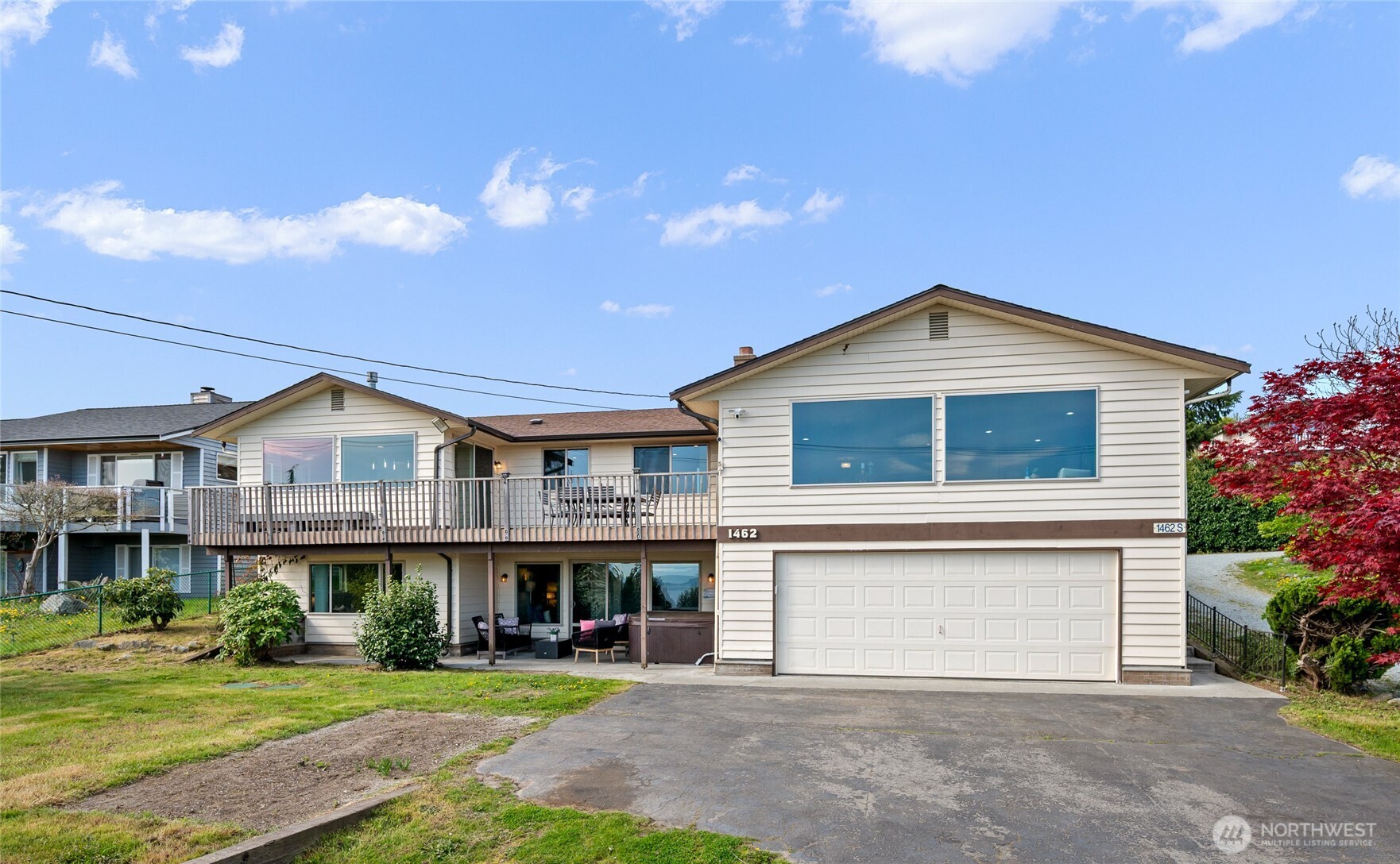 1462 SE Camano Drive , Camano Island, WA 98282