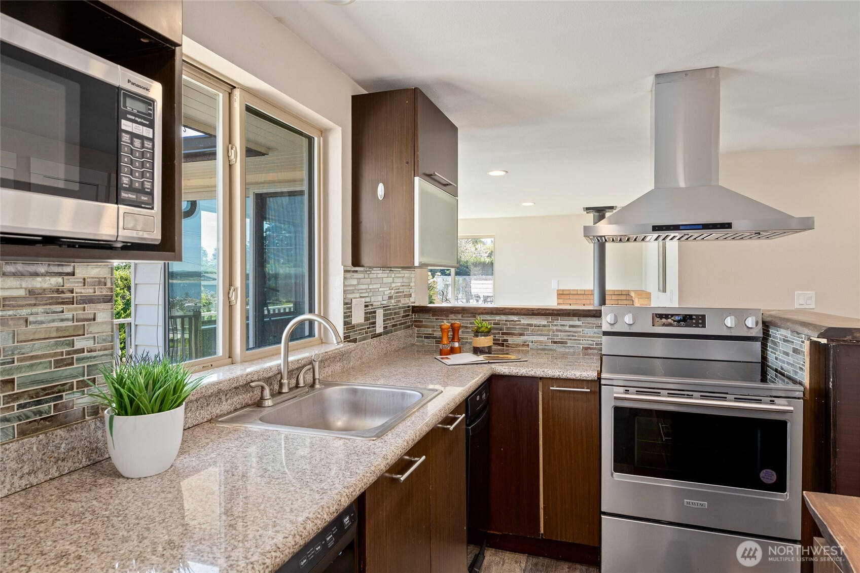1462 SE Camano Drive , Camano Island, WA 98282
