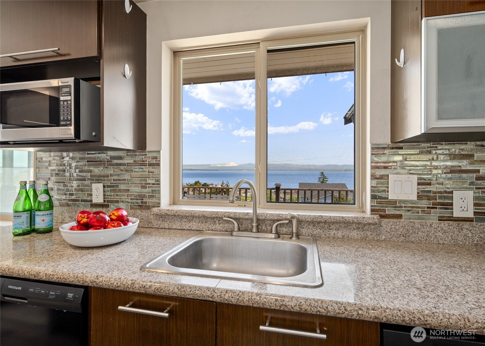 1462 SE Camano Drive , Camano Island, WA 98282