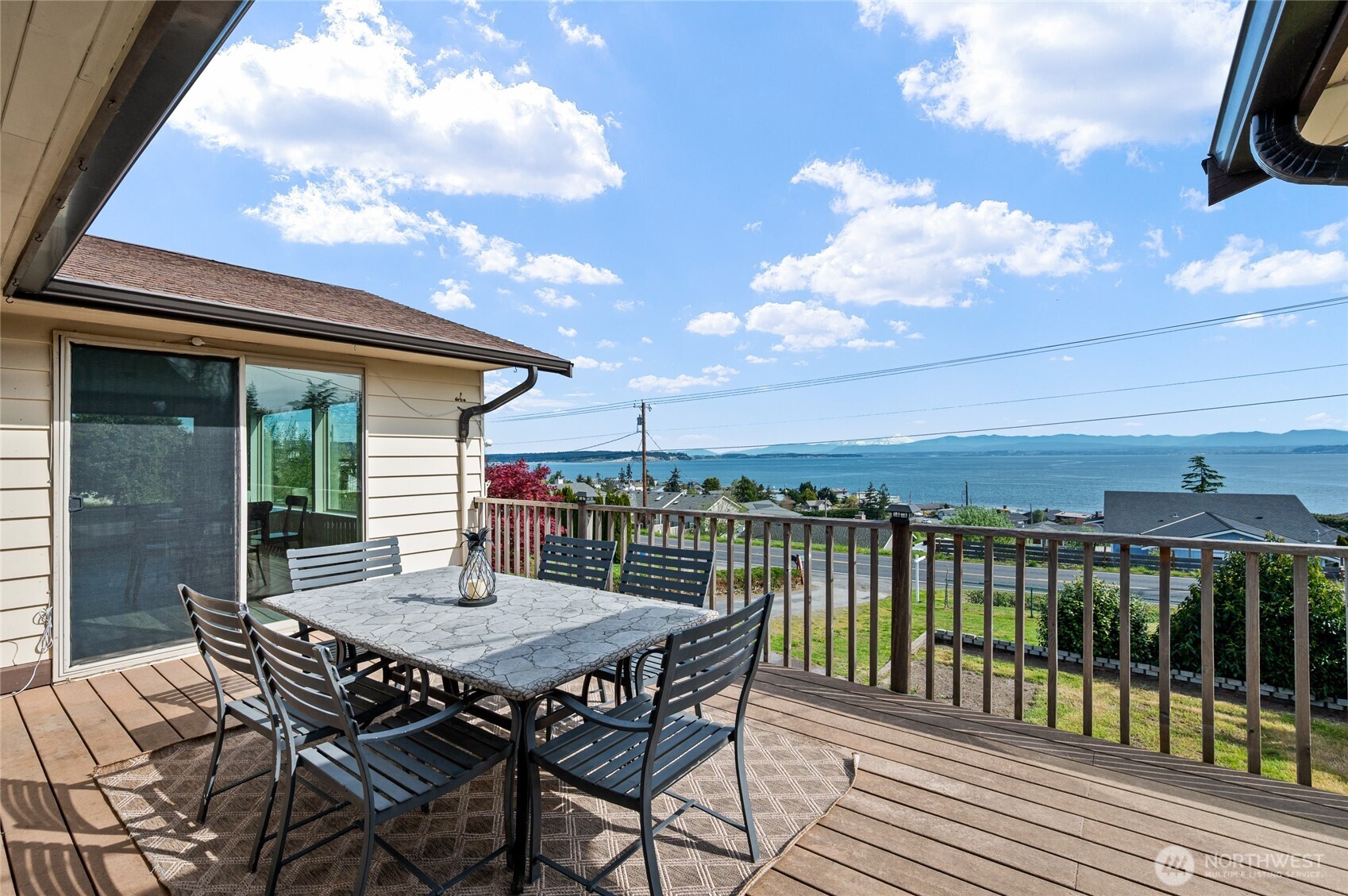 1462 SE Camano Drive , Camano Island, WA 98282