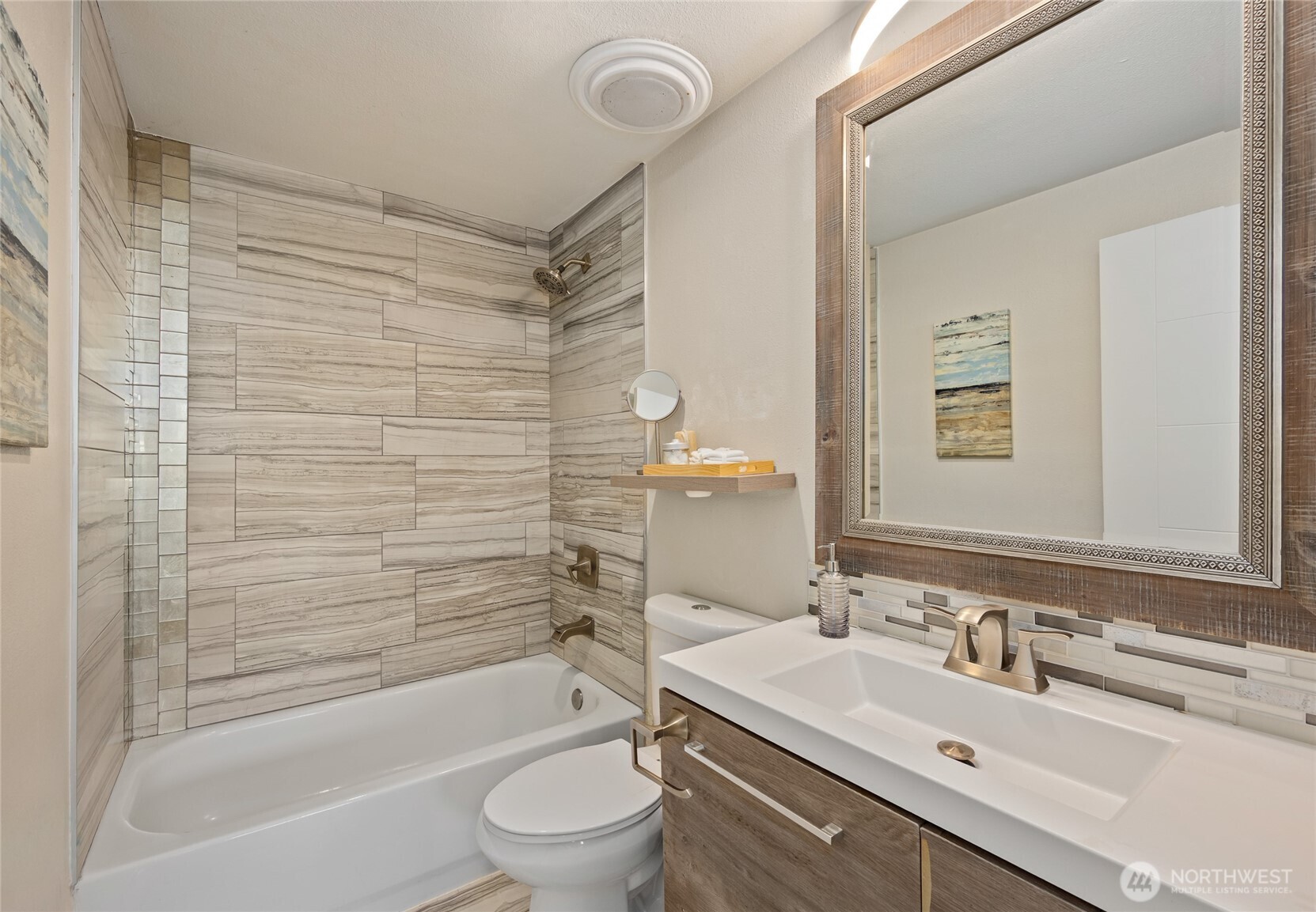 1462 SE Camano Drive , Camano Island, WA 98282