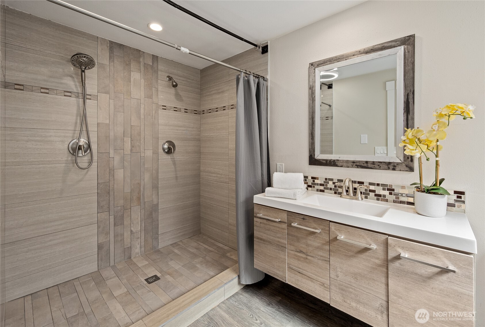 1462 SE Camano Drive , Camano Island, WA 98282