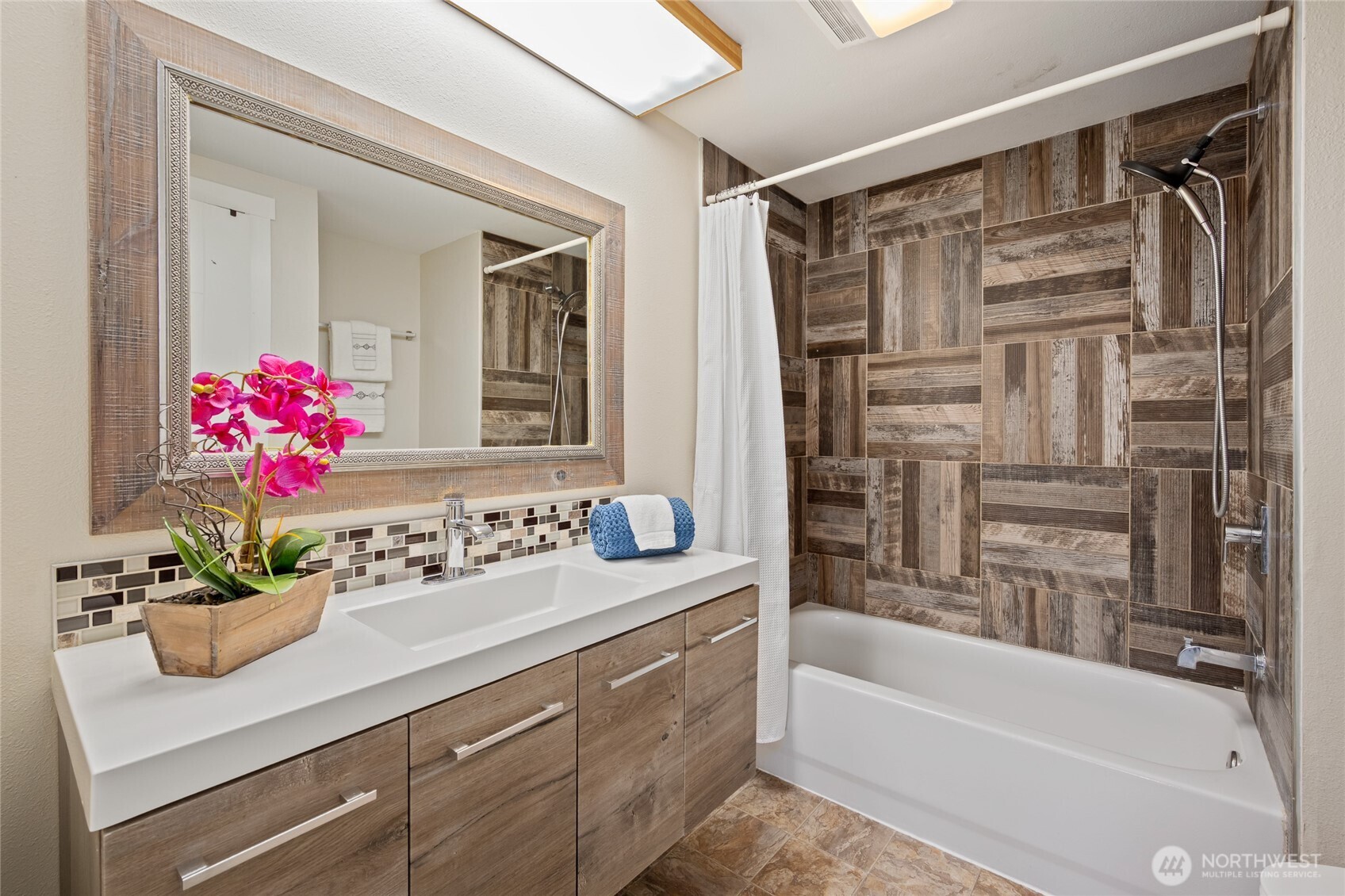 1462 SE Camano Drive , Camano Island, WA 98282