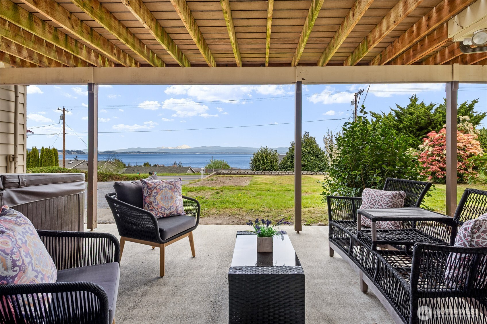 1462 SE Camano Drive , Camano Island, WA 98282