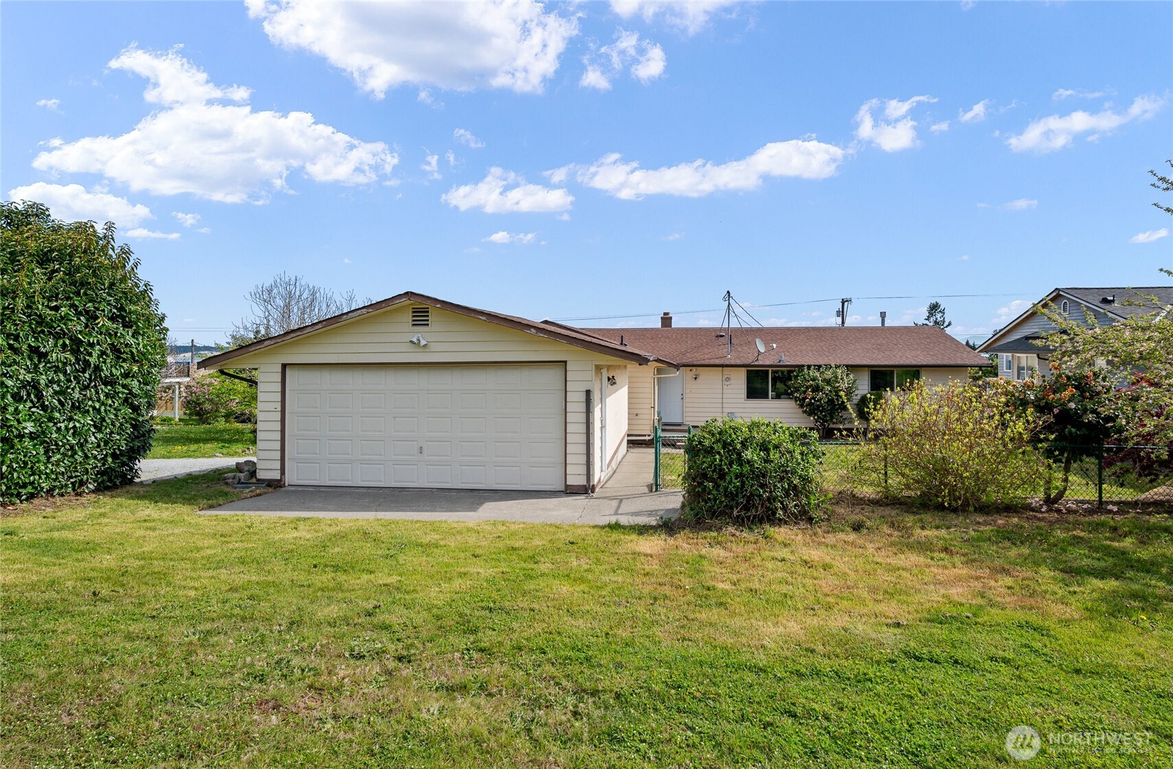 1462 SE Camano Drive , Camano Island, WA 98282