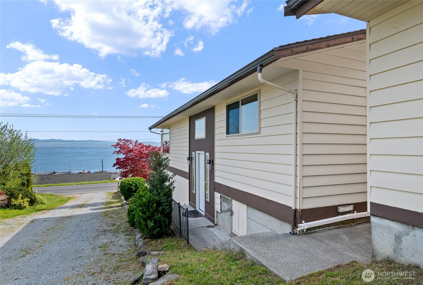 1462 SE Camano Drive , Camano Island, WA 98282