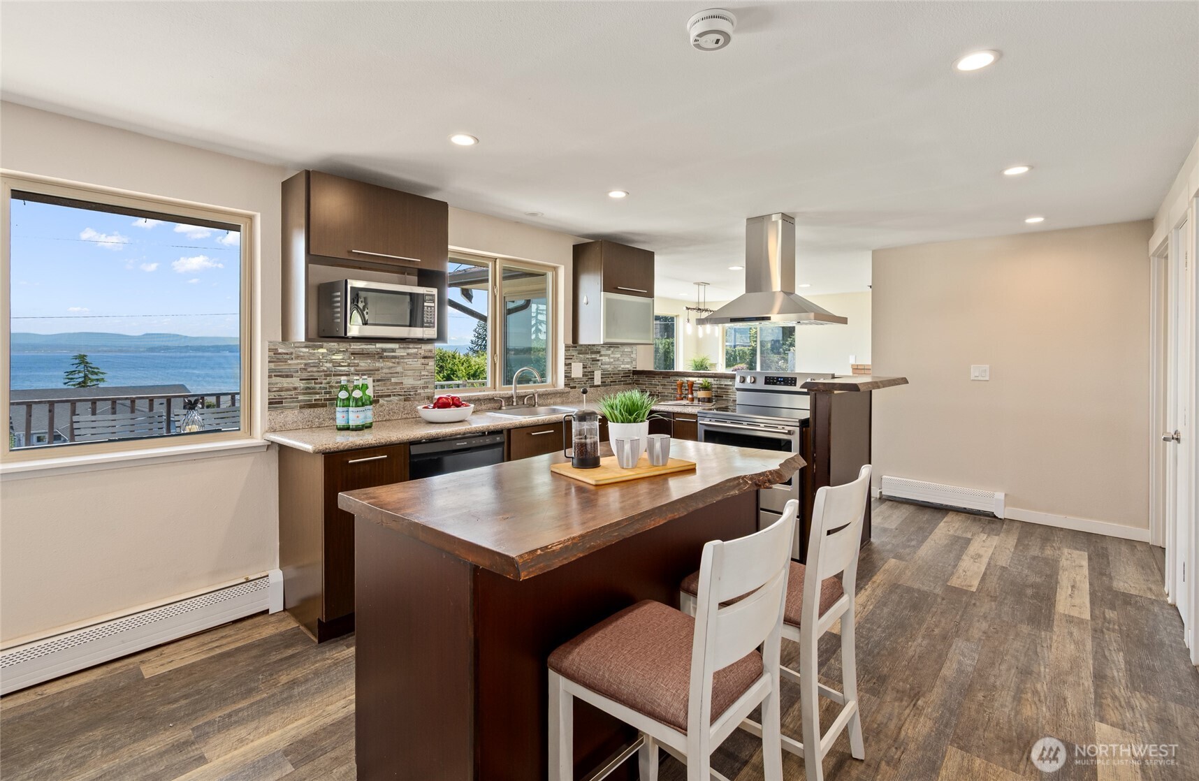 1462 SE Camano Drive , Camano Island, WA 98282