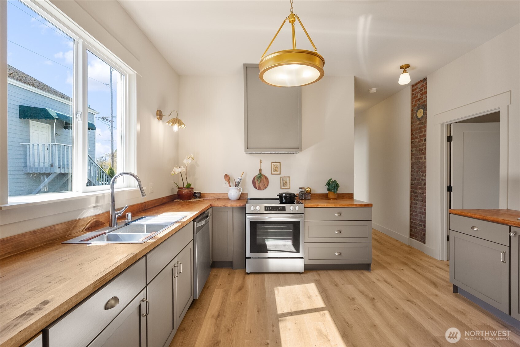 2106 Young Street , Bellingham, WA 98225