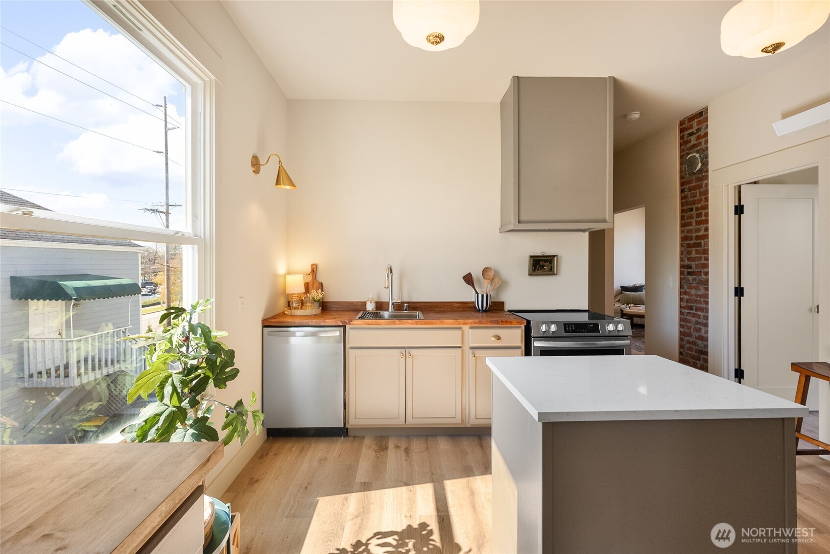 2106 Young Street , Bellingham, WA 98225