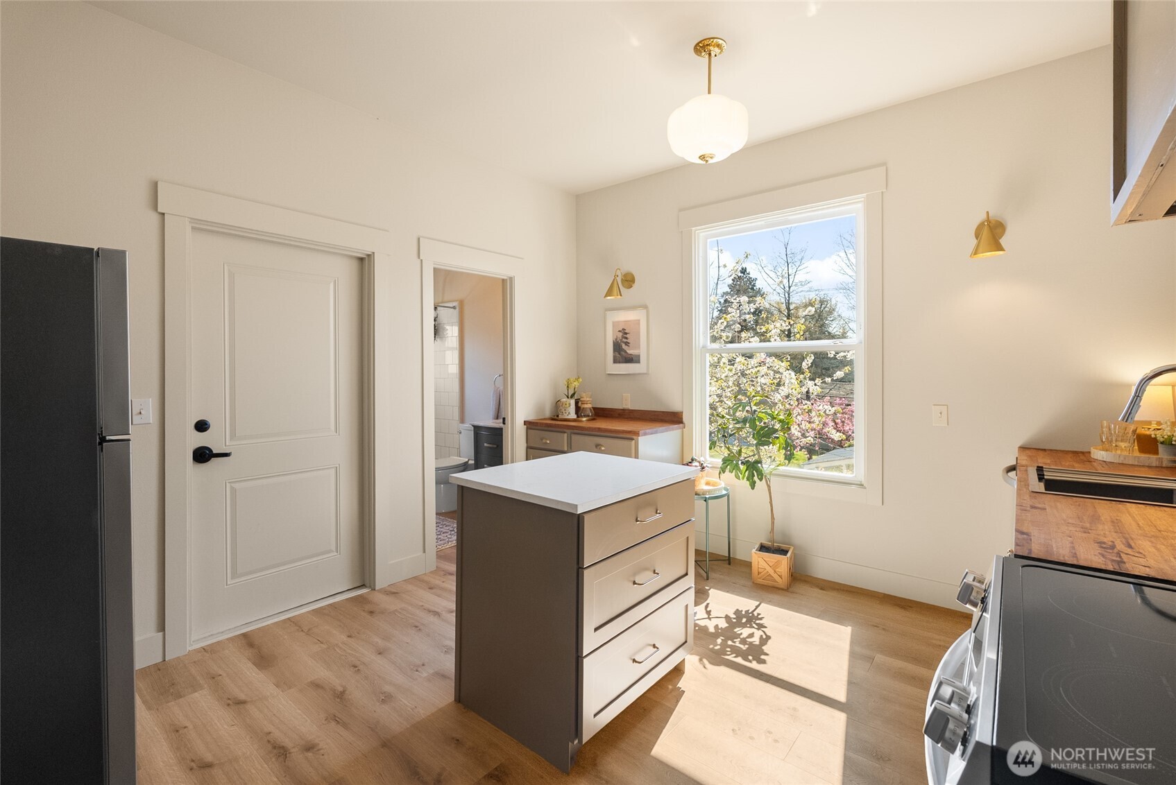 2106 Young Street , Bellingham, WA 98225