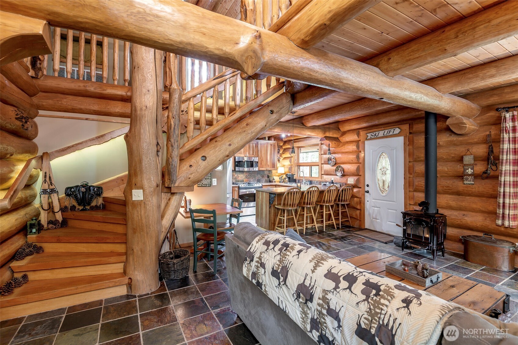 107 Goat Rocks Drive , Packwood, WA 98361