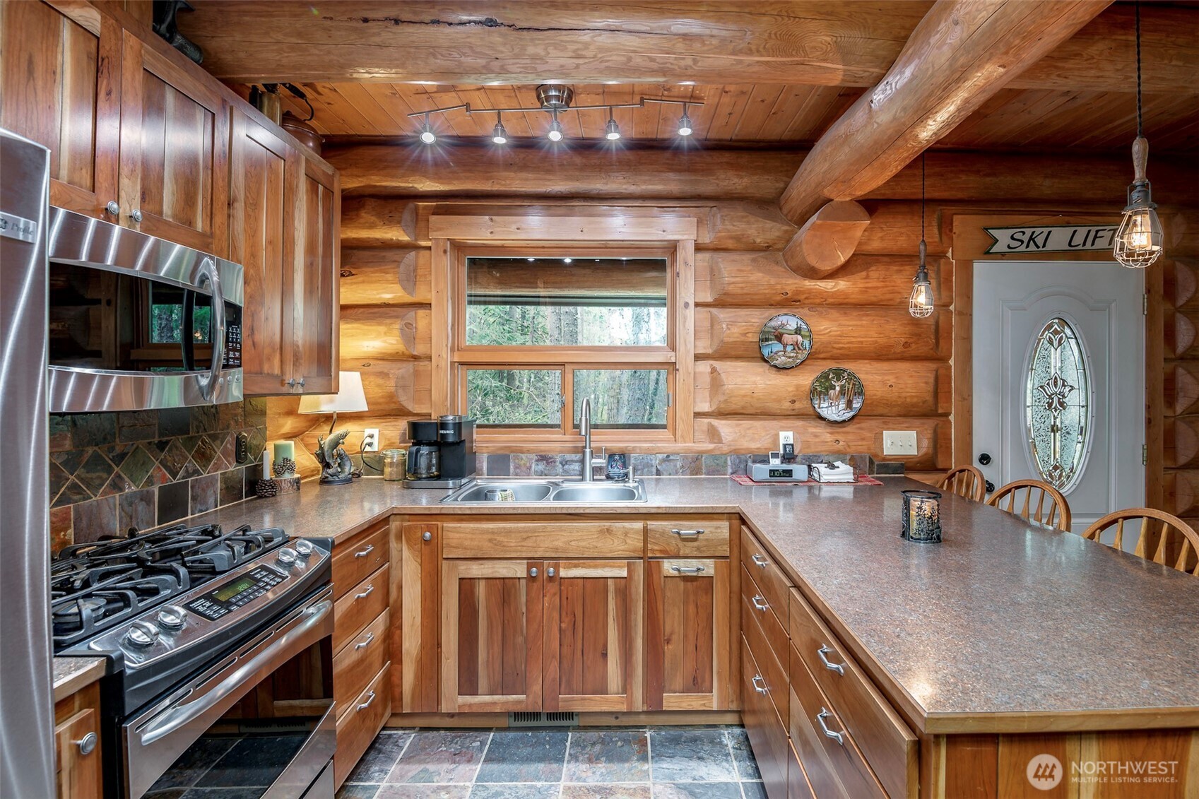 107 Goat Rocks Drive , Packwood, WA 98361
