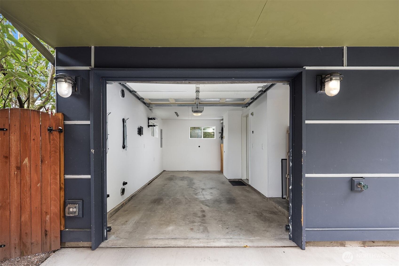 751 N 71st Street , Seattle, WA 98103