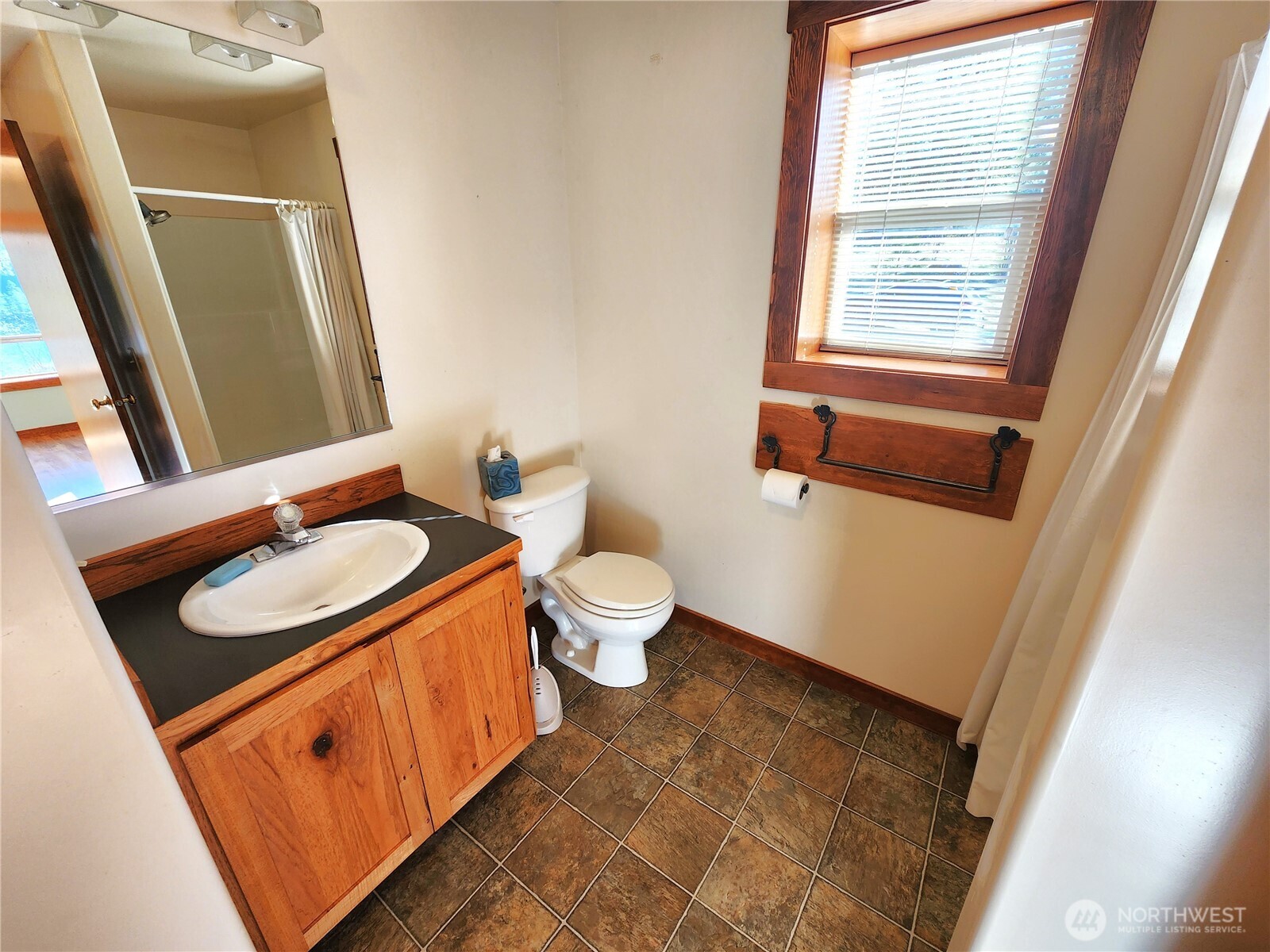 60 E Wannacut Lane , Oroville, WA 98844