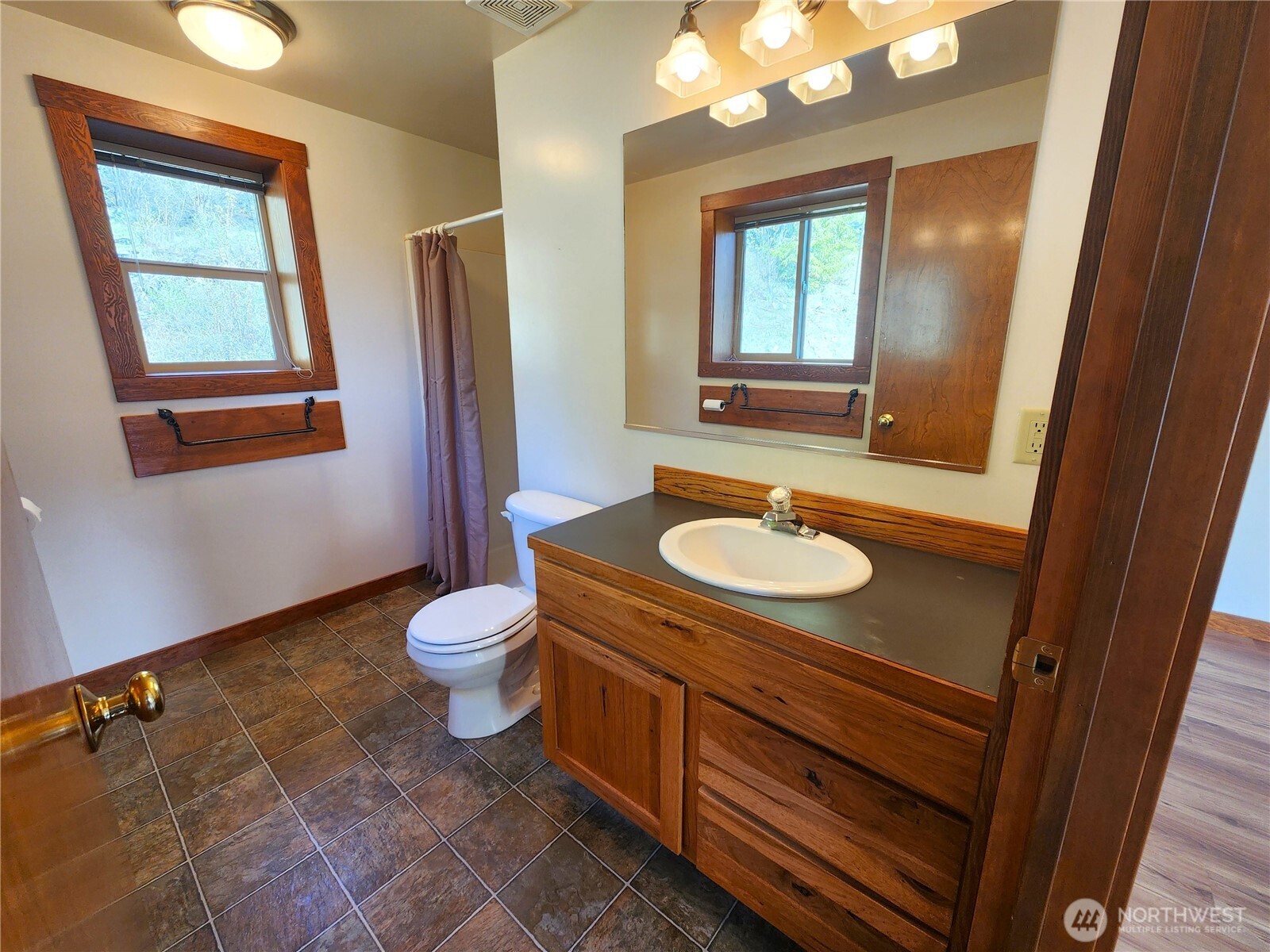 60 E Wannacut Lane , Oroville, WA 98844
