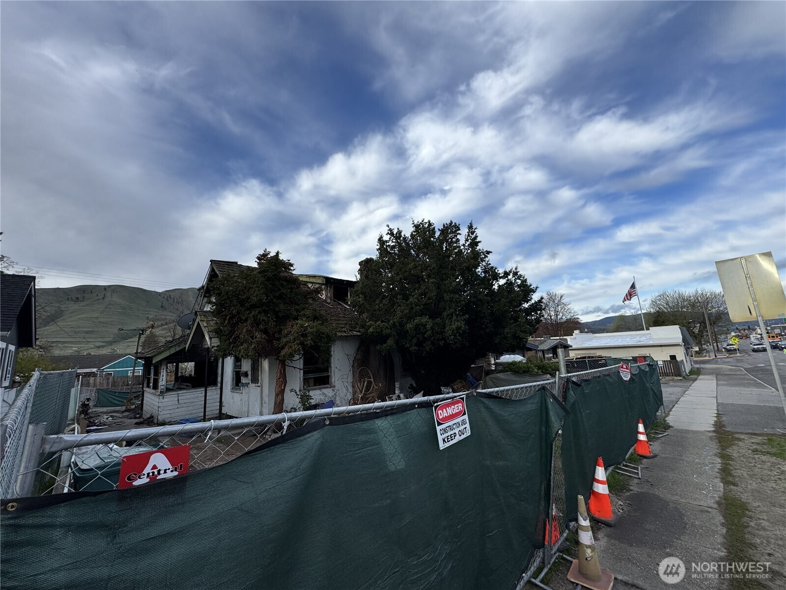 418 E Woodin Avenue , Chelan, WA 98816