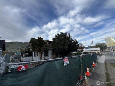 418 E Woodin Avenue , Chelan, WA 98816