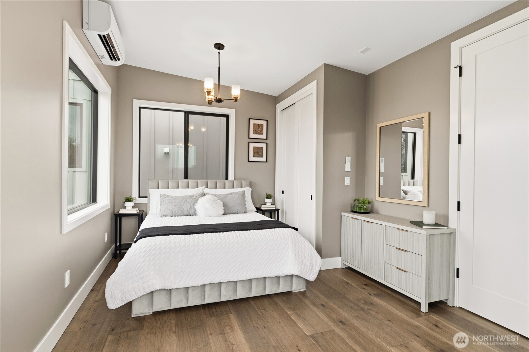 2528 27th Avenue W, Seattle, WA 98199