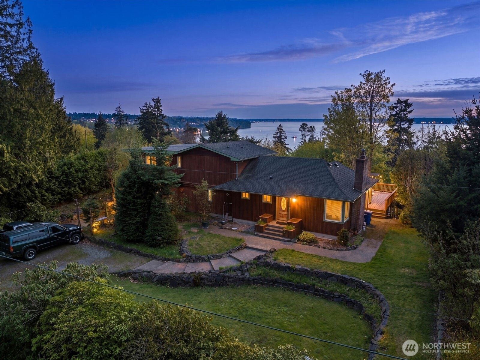 28017 13th Avenue S, Des Moines, WA 98198