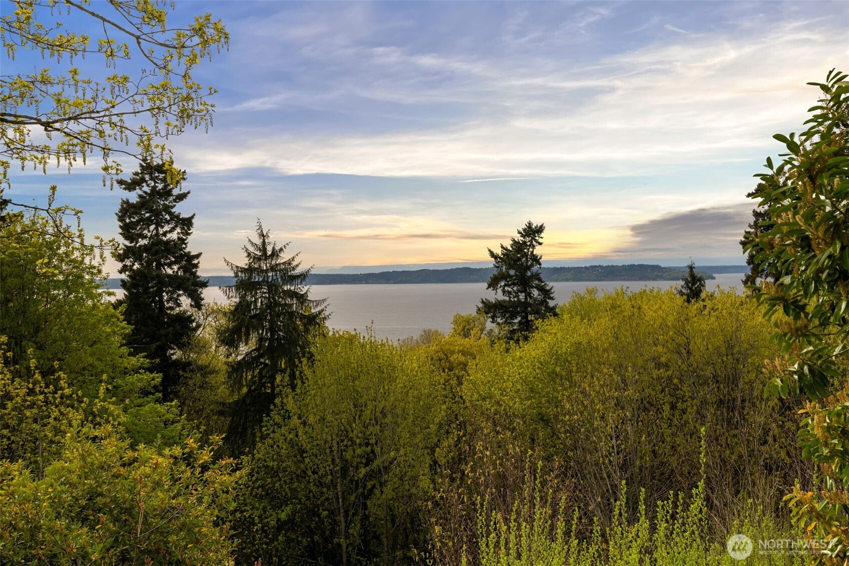 28017 13th Avenue S, Des Moines, WA 98198