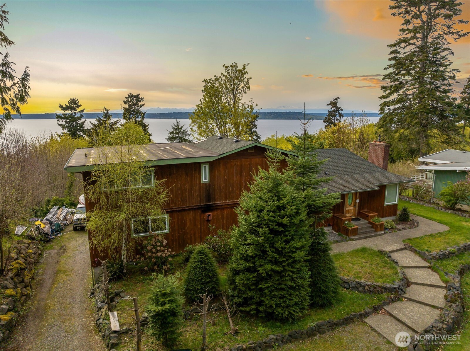 28017 13th Avenue S, Des Moines, WA 98198