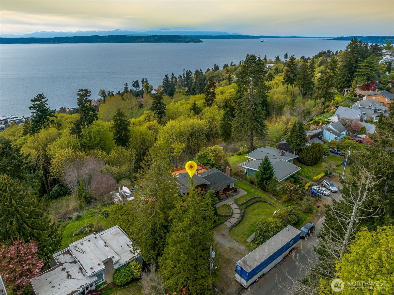 28017 13th Avenue S, Des Moines, WA 98198