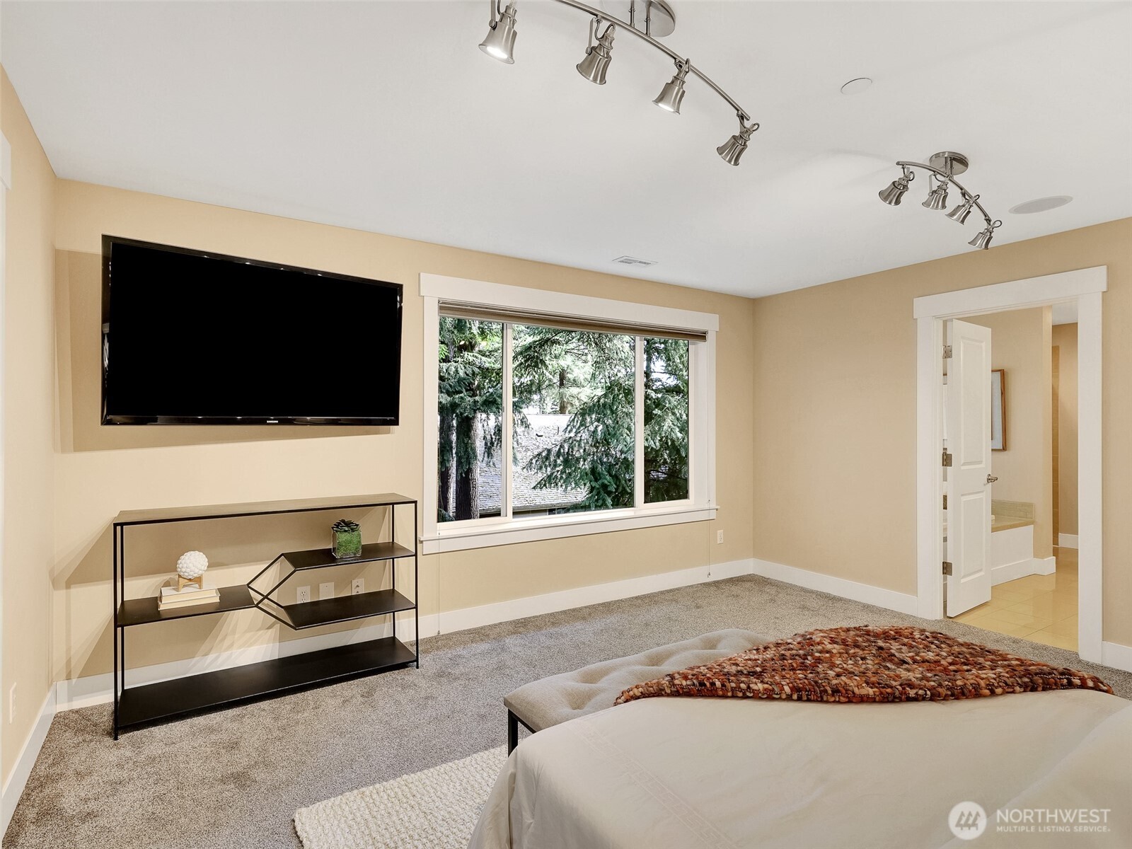 9060 177th Place NE #12, Redmond, WA 98052