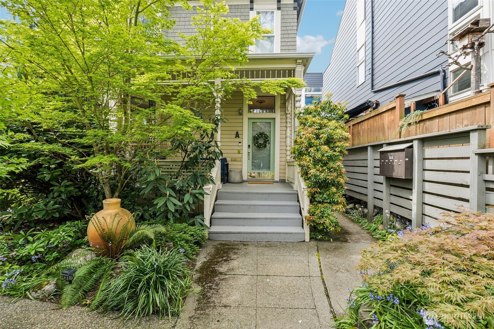 917 18th Avenue #A, Seattle, WA 98122