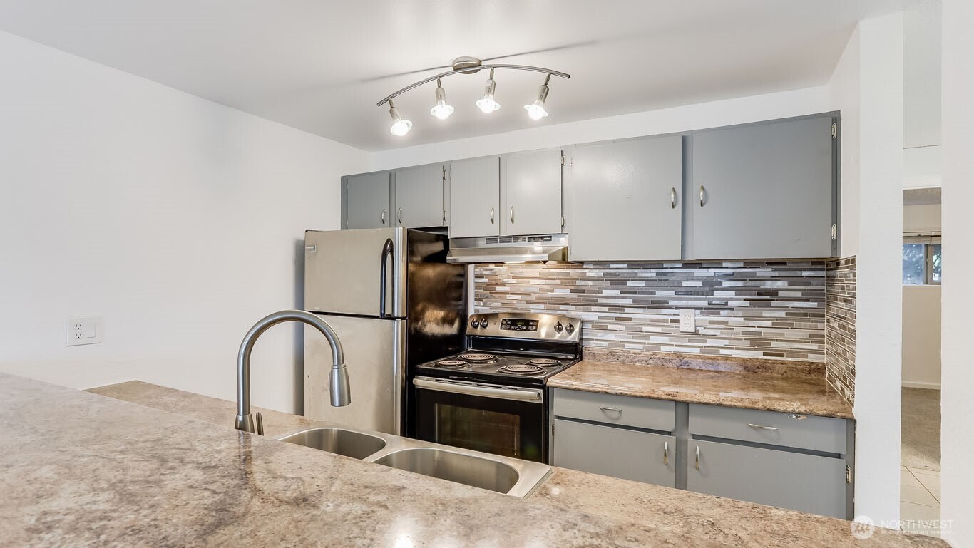 31003 14th Avenue S #D 13, Federal Way, WA 98003