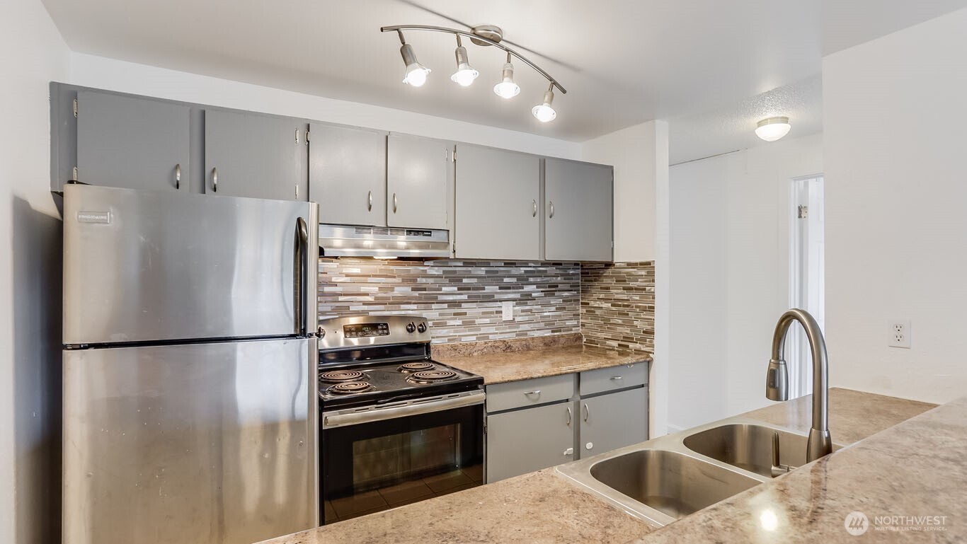 31003 14th Avenue S #D 13, Federal Way, WA 98003