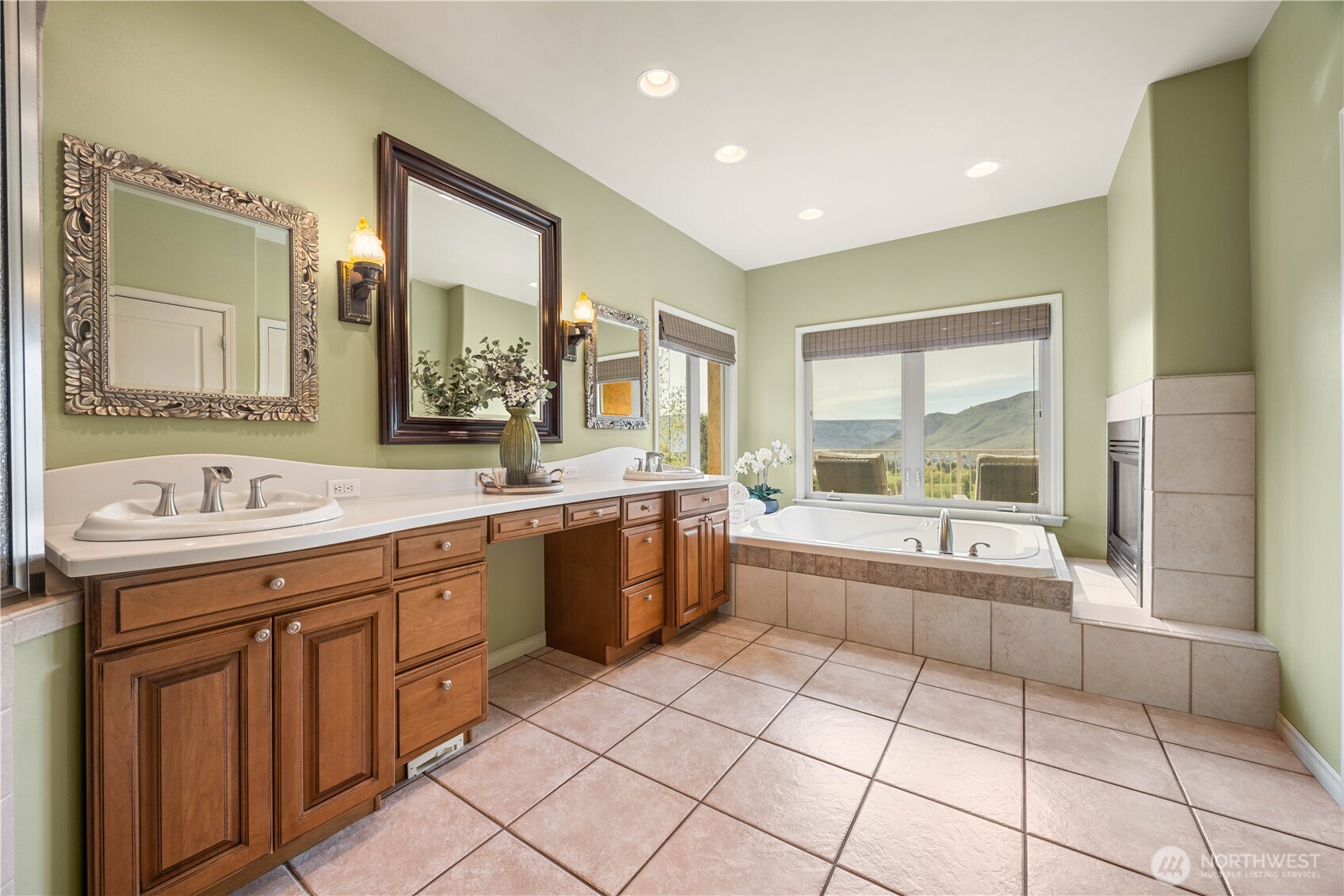 146 Long Drive , Chelan, WA 98816