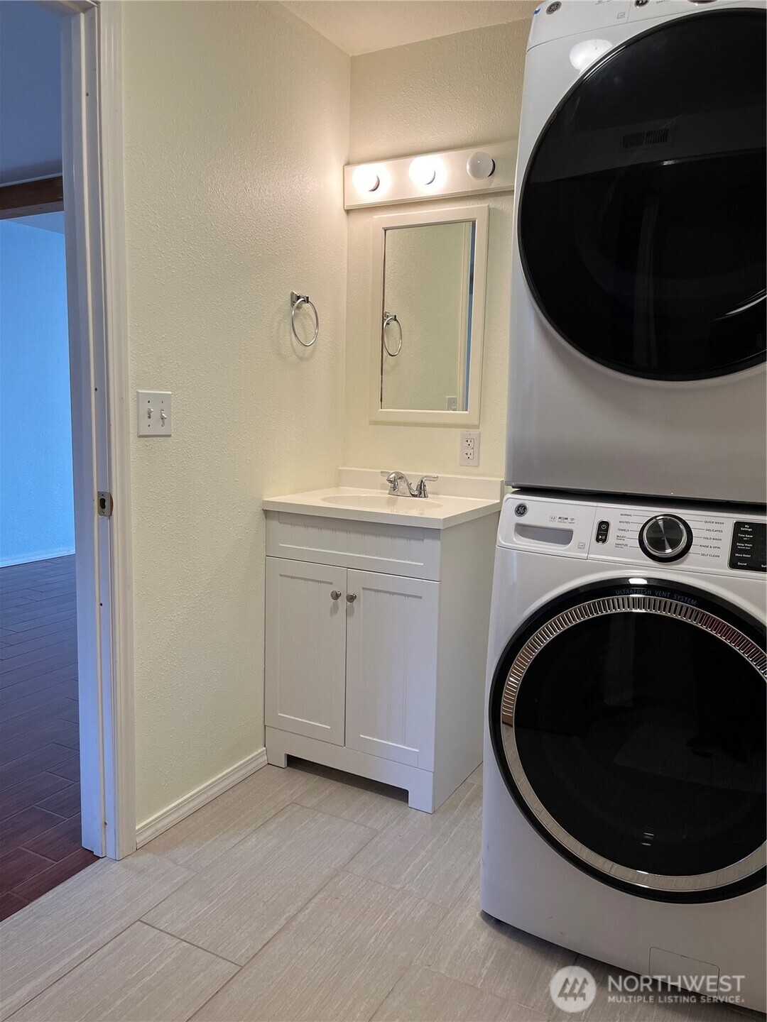 652 ADELE Avenue , Bremerton, WA 98312