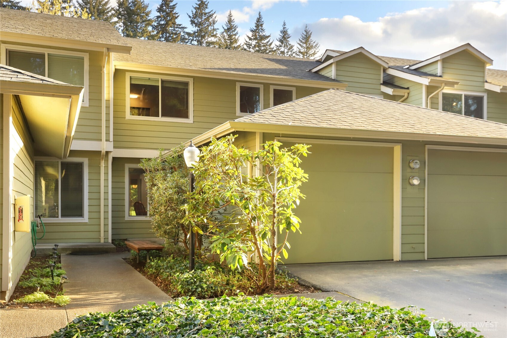 3957 NW Fairway Lane , Bremerton, WA 98312