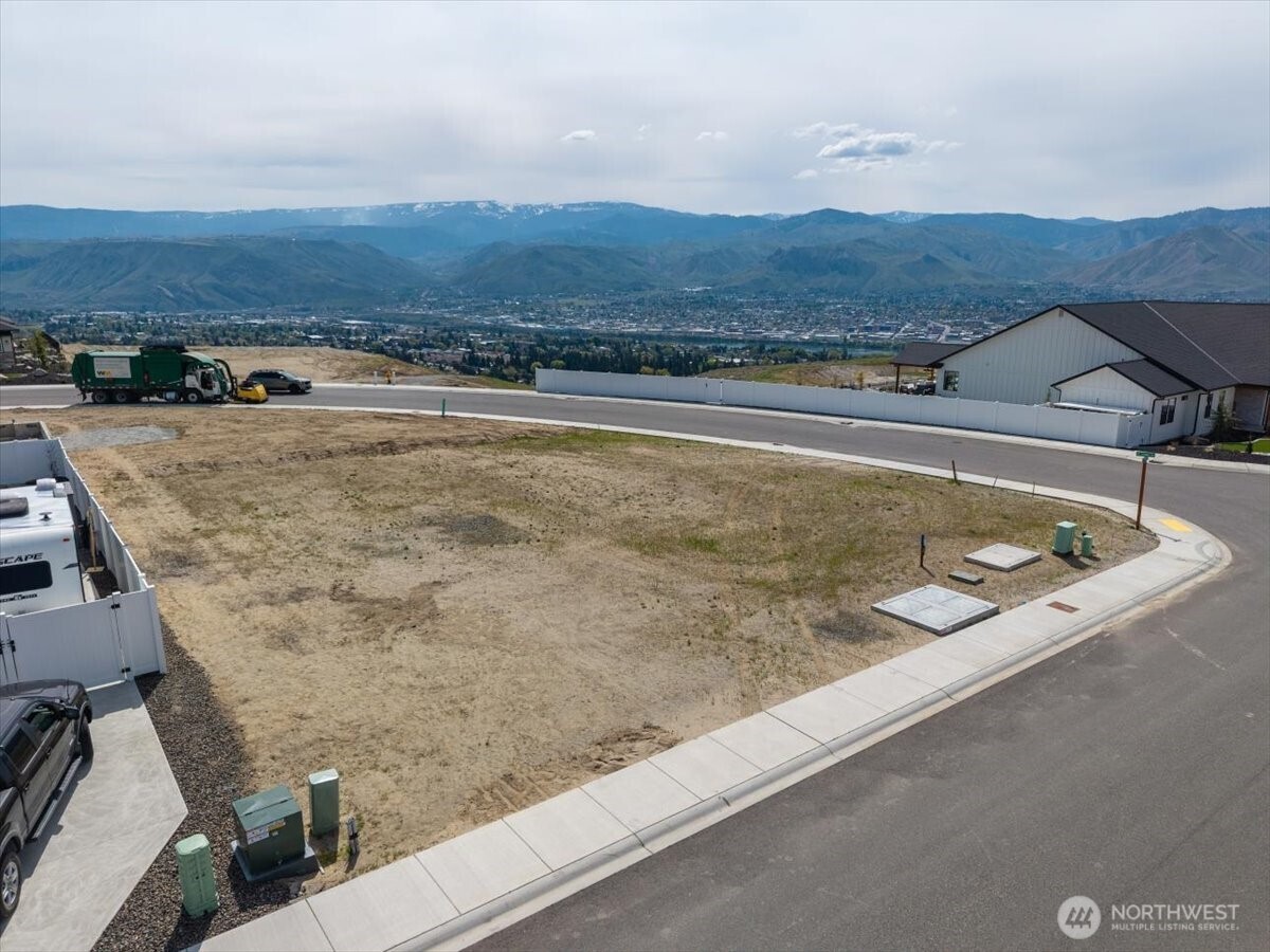 834 NE Tyler Place , East Wenatchee, WA 98802