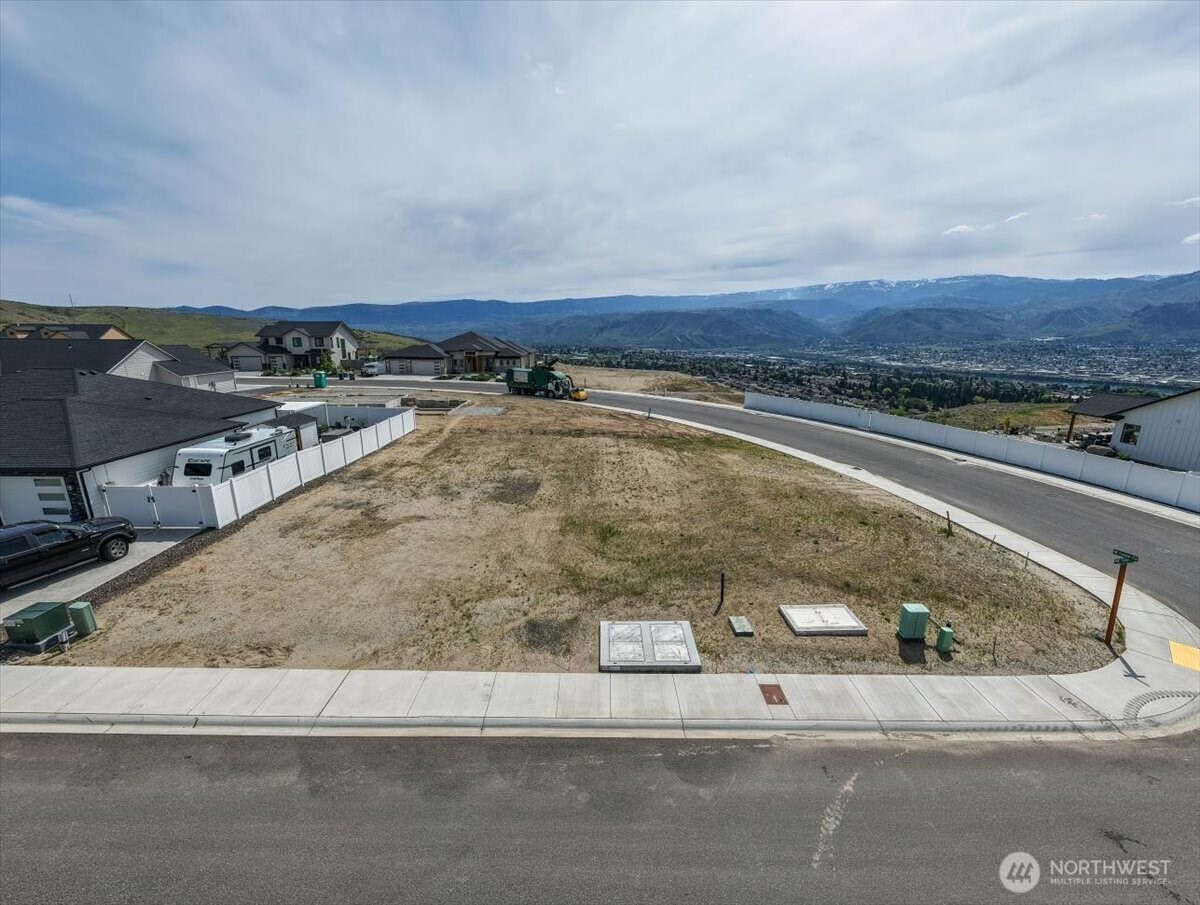 834 NE Tyler Place , East Wenatchee, WA 98802