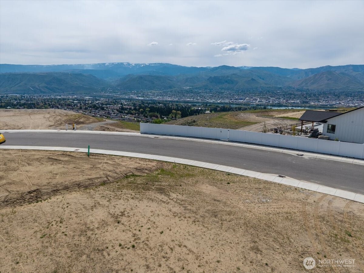 834 NE Tyler Place , East Wenatchee, WA 98802