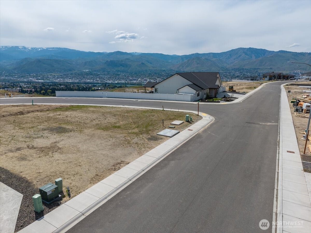 834 NE Tyler Place , East Wenatchee, WA 98802