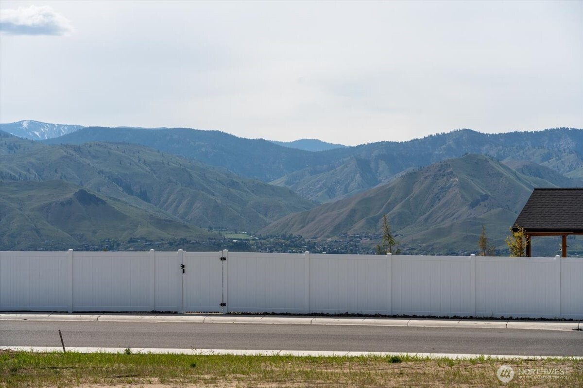 834 NE Tyler Place , East Wenatchee, WA 98802