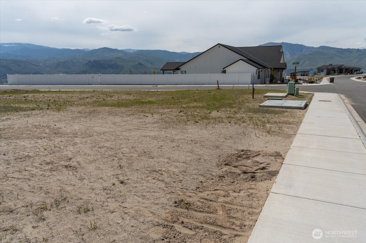 834 NE Tyler Place , East Wenatchee, WA 98802