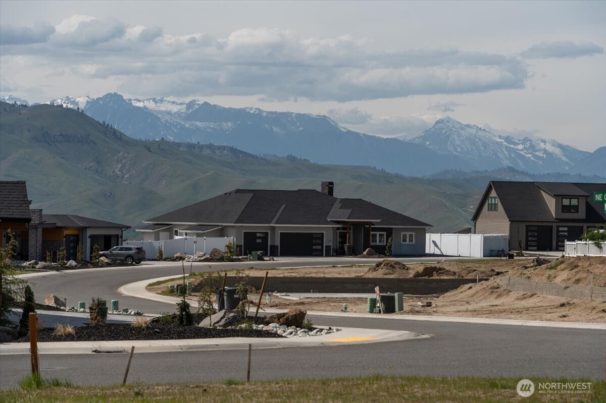 834 NE Tyler Place , East Wenatchee, WA 98802