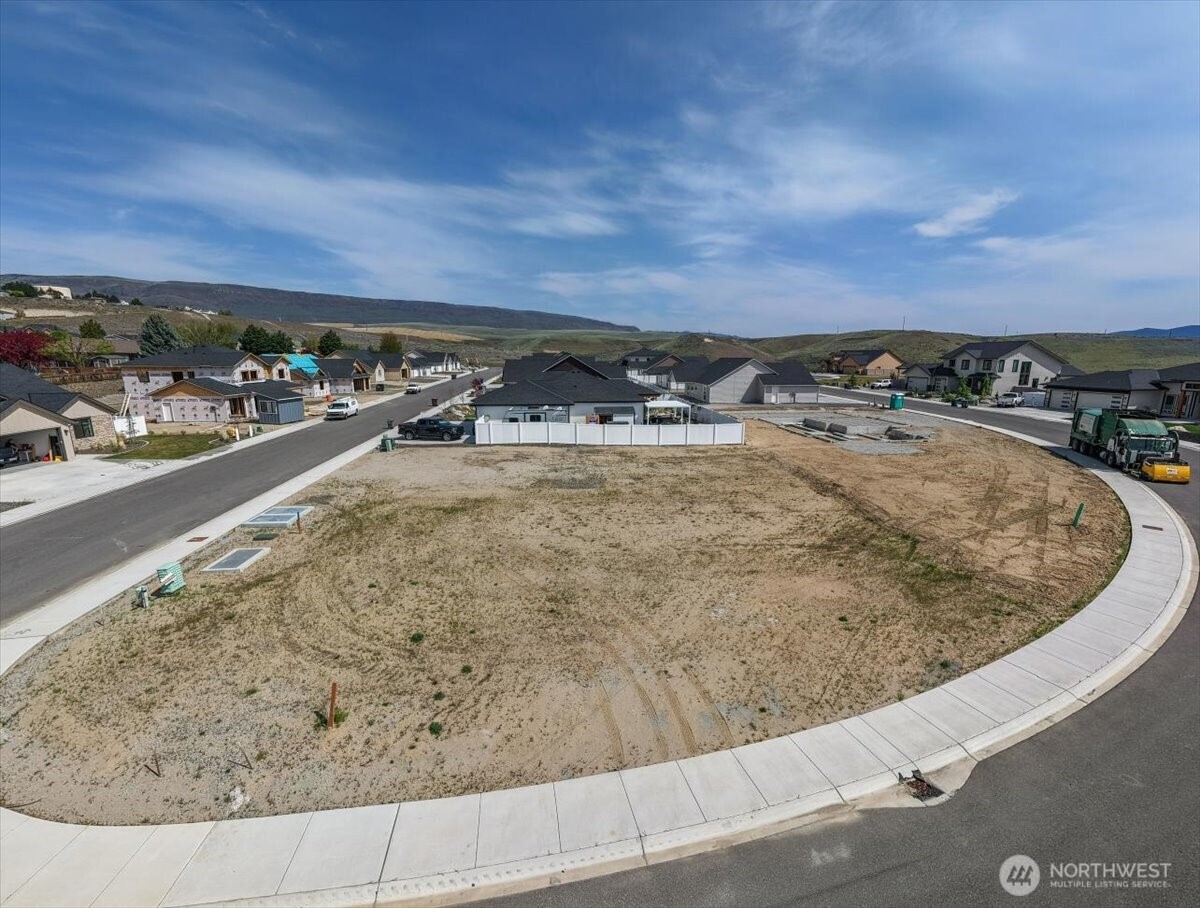 834 NE Tyler Place , East Wenatchee, WA 98802