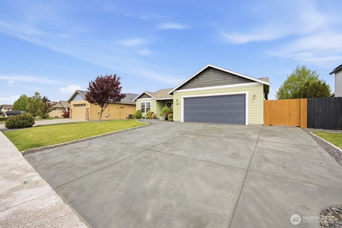 3807 Milagro Dr , Pasco, WA 99301