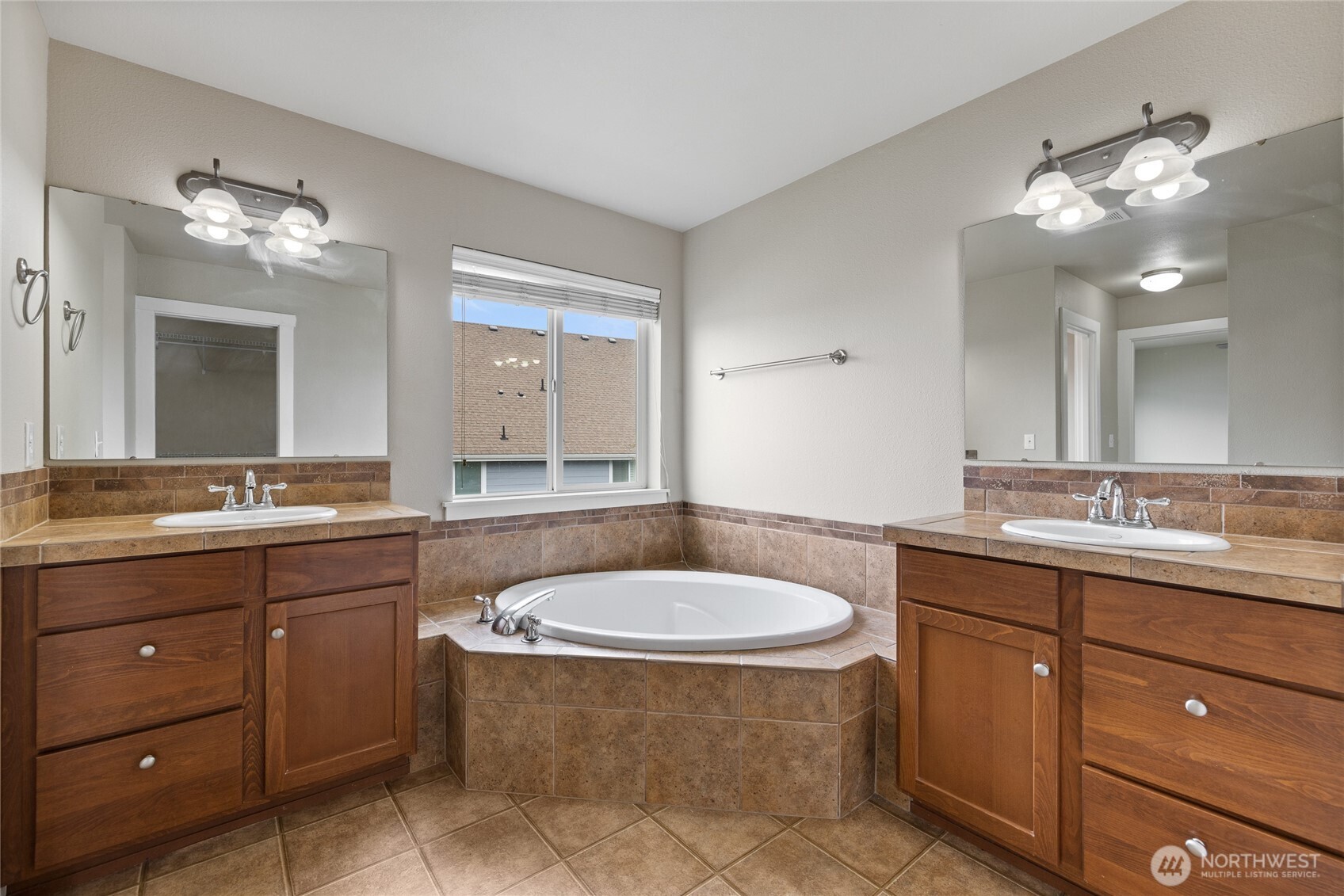 18623 111th Avenue E, Puyallup, WA 98374