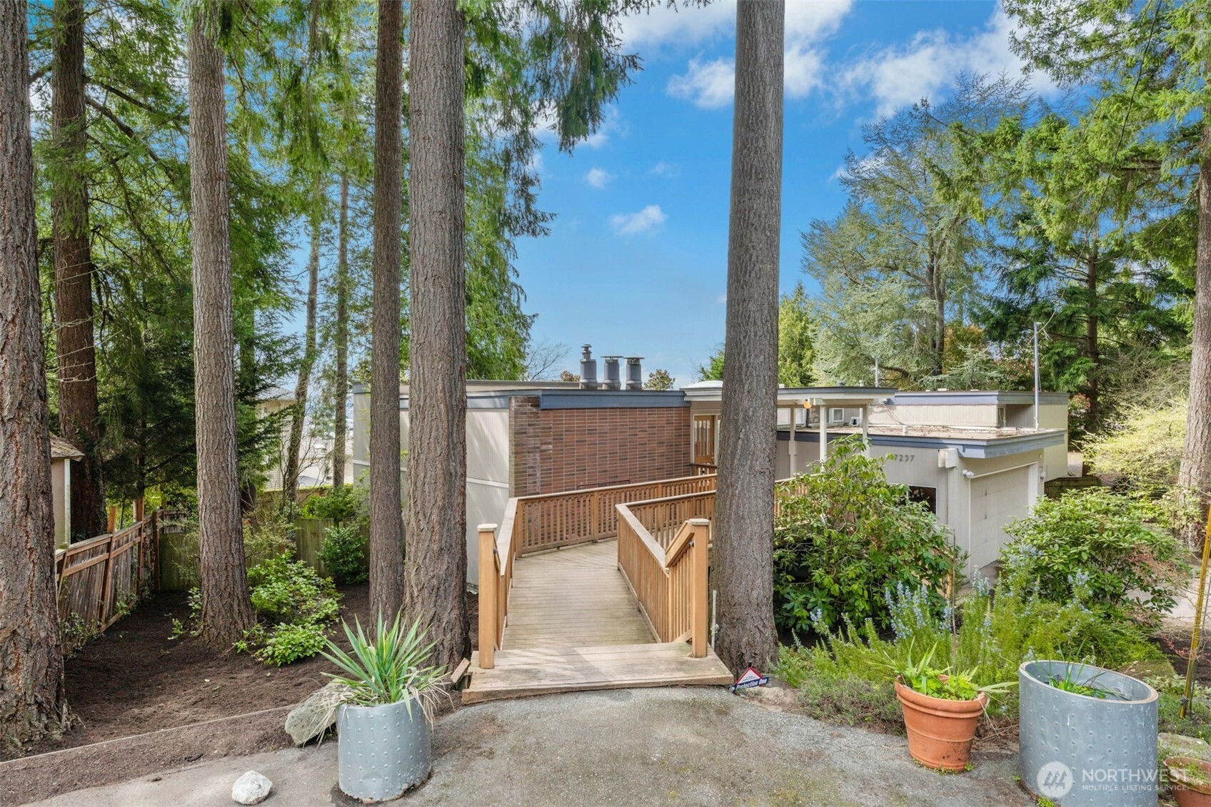 7237 NE 121st Place , Kirkland, WA 98034-2416