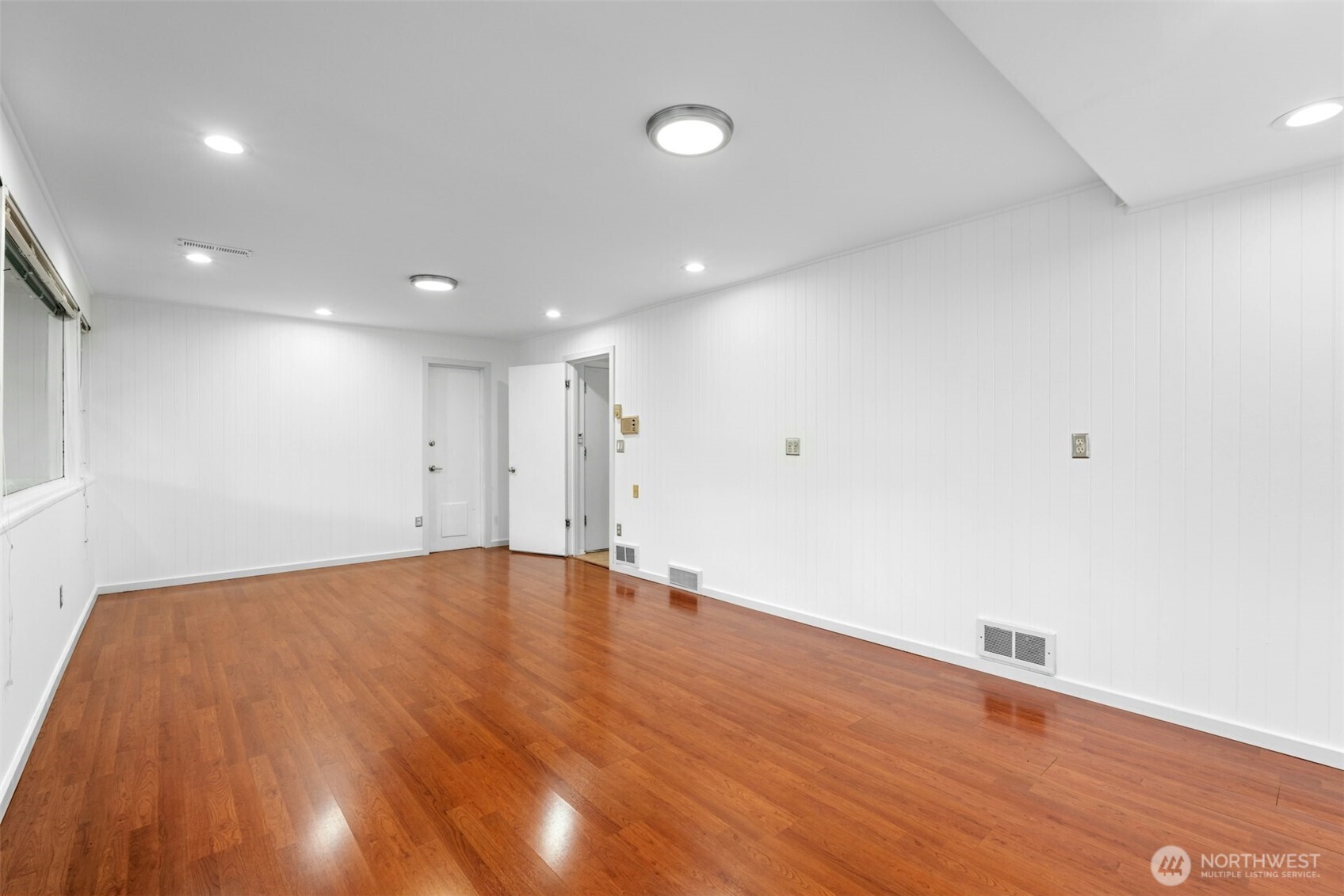 7237 NE 121st Place , Kirkland, WA 98034-2416